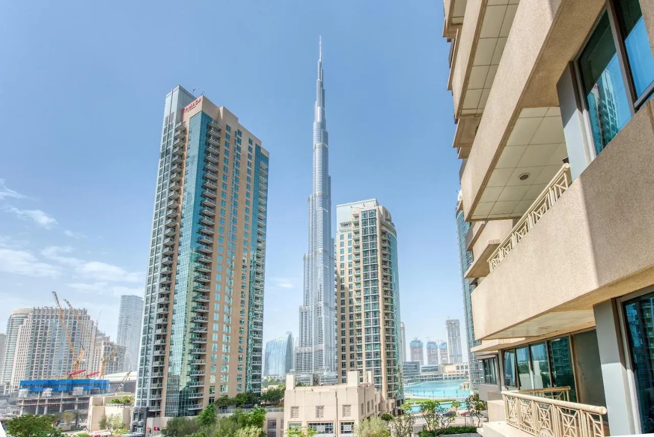 شقة Maison Privee - Radiant Urban Retreat With Iconic Burj Khalifa Vws دبي