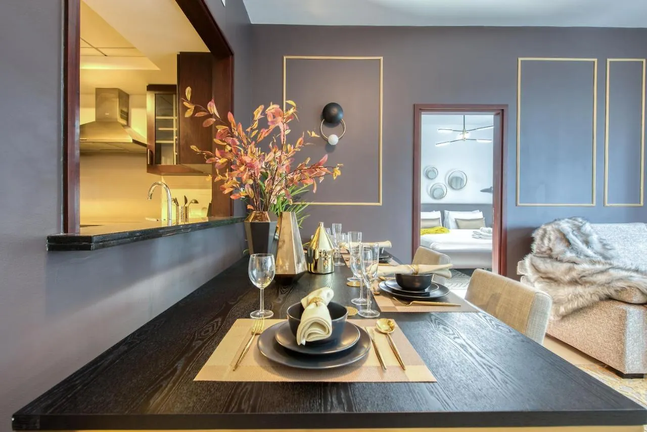 Apartment Maison Privee - Radiant Urban Retreat With Iconic Burj Khalifa Vws Dubai