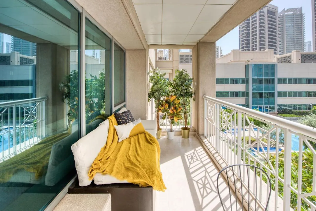 Maison Privee - Radiant Urban Retreat With Iconic Burj Khalifa Vws Dubai United Arab Emirates