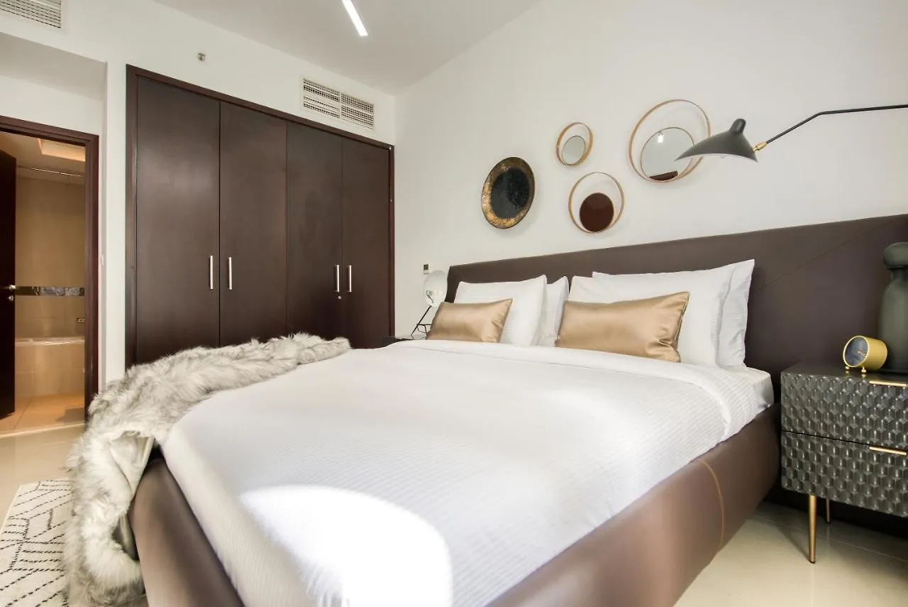 Apartment Maison Privee - Radiant Urban Retreat With Iconic Burj Khalifa Vws Dubai